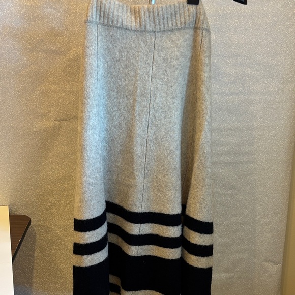Banana Republic Black and Gray Maxi Skirt NEW - Picture 1 of 6